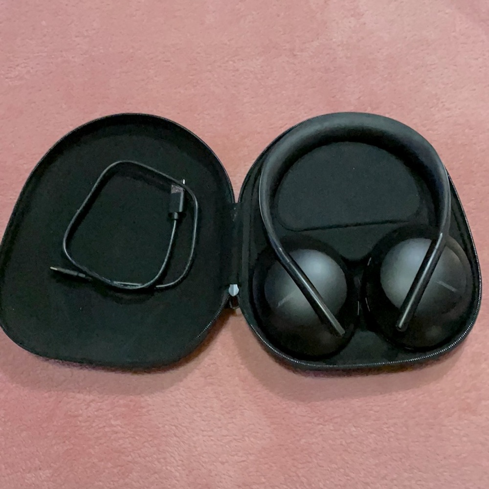 Bose 700 noise canceling headphones